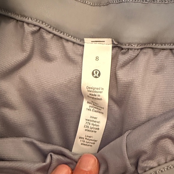 Lulu Tracker LR Short 4” Light Gray- NWT, size 8 - Picture 3 of 3